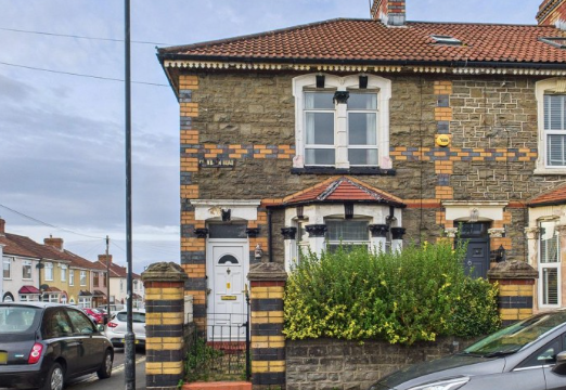 Renovation Potential in Kingswood photo